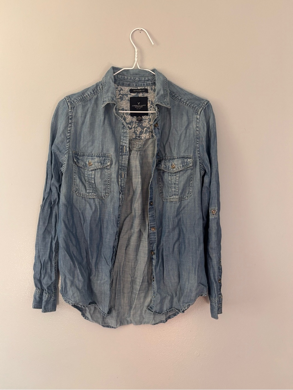 American Eagle Outfitters Boyfriend Fit Blue Denim Button-Down Shirt XS.